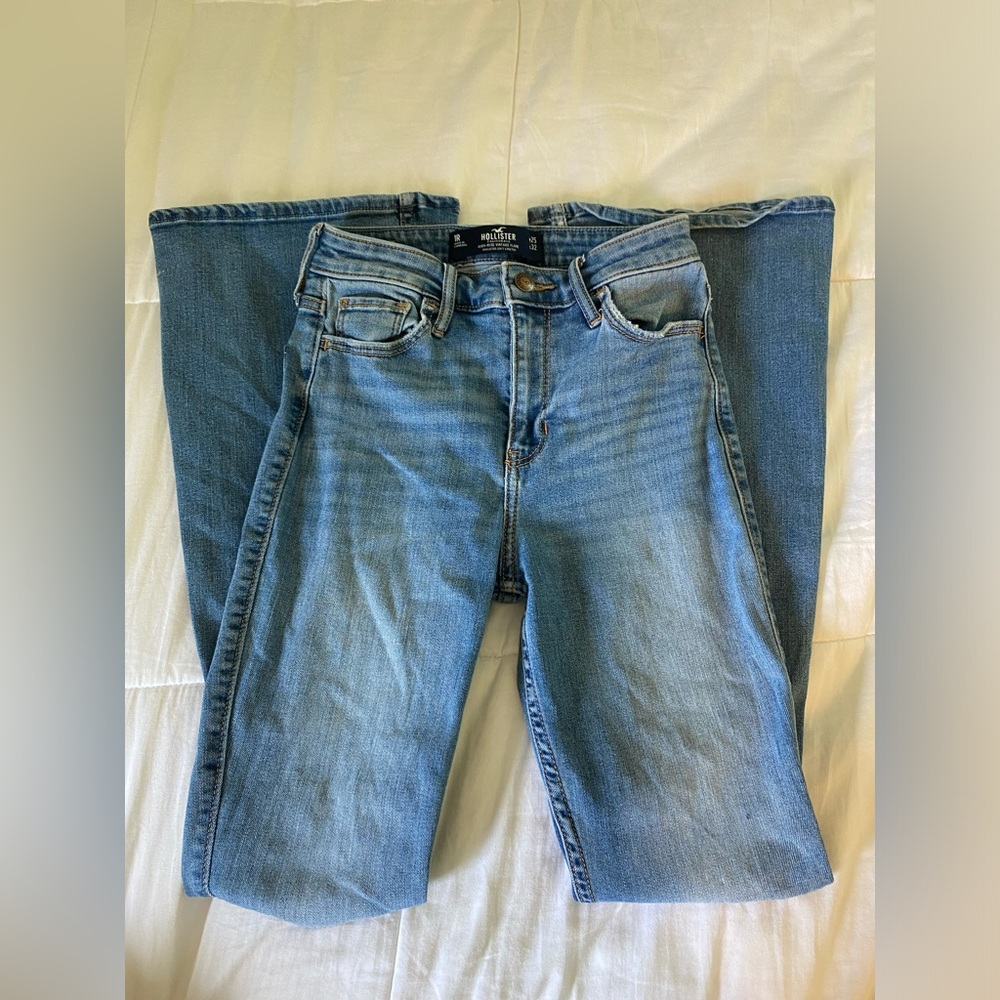 Hollister Blue High Rise Flare Jeans 
Size 1 Regular 
W-25
L-32